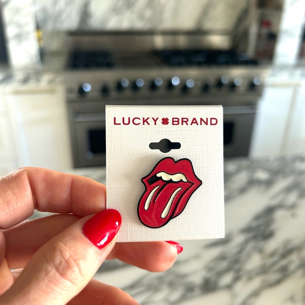 Lucky Brand Limited Edition Rolling Stones Tongue Enamel Pin - Picture 5 of 6